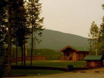 Silverwolf Log Chalets Coram Exterior foto