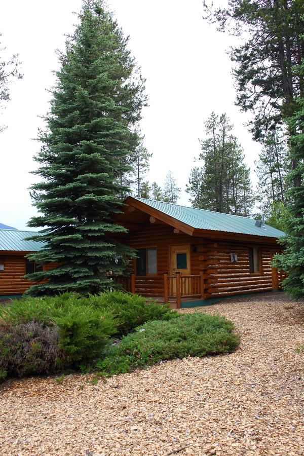 Silverwolf Log Chalets Coram Exterior foto