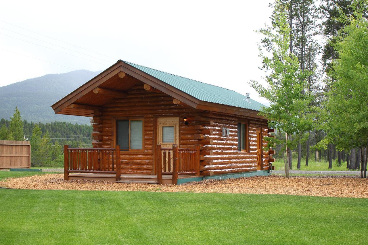 Silverwolf Log Chalets Coram Exterior foto